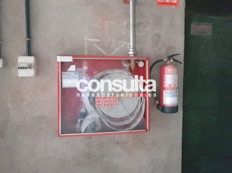 Nave comercial-Industrial en alquiler y venta en Terrassa