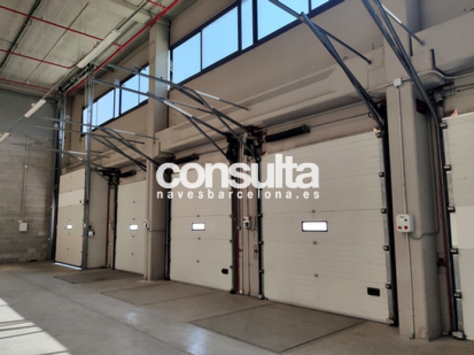 Nave logística en alquiler en la Zona Franca de Barcelona. Nave logística en alquiler en la Zona Franca de Barcelona.