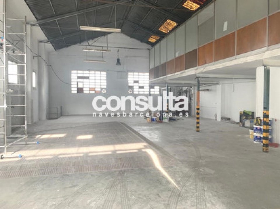Nave industrial-comercial en venta en Terrassa