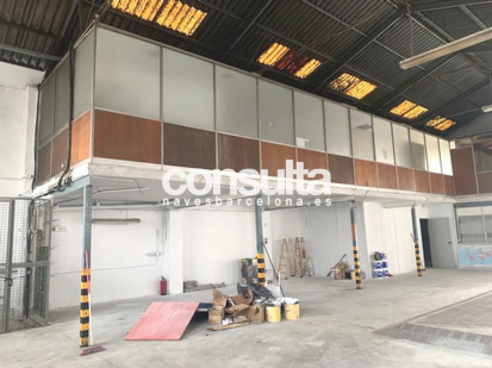 Nave industrial-comercial en venta en Terrassa