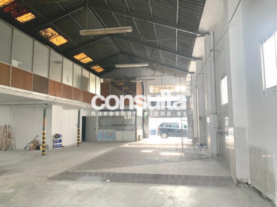 Nave industrial-comercial en venta en Terrassa