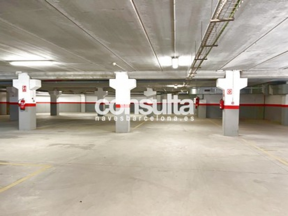 Edificio industrial/oficinas en alquiler y venta en Hospitalet de Llobregat