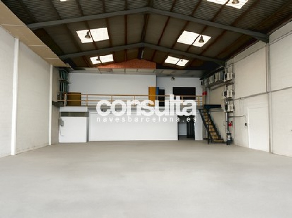 Nave industrial en venta en Canovelles