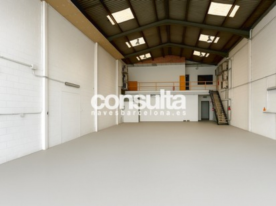 Nave industrial en venta en Canovelles