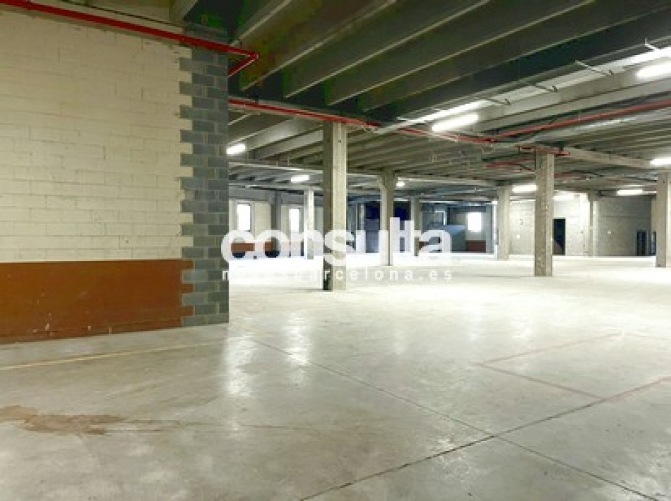 Nave industrial-logística en alquiler en Montcada i Reixac