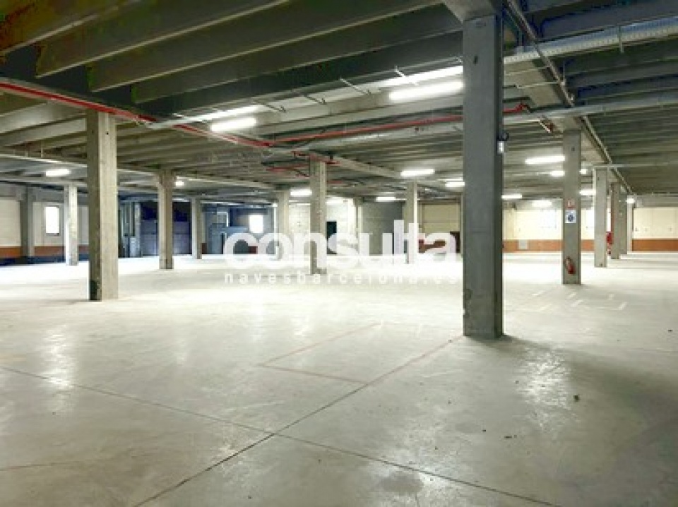Nave industrial-logística en alquiler en Montcada i Reixac