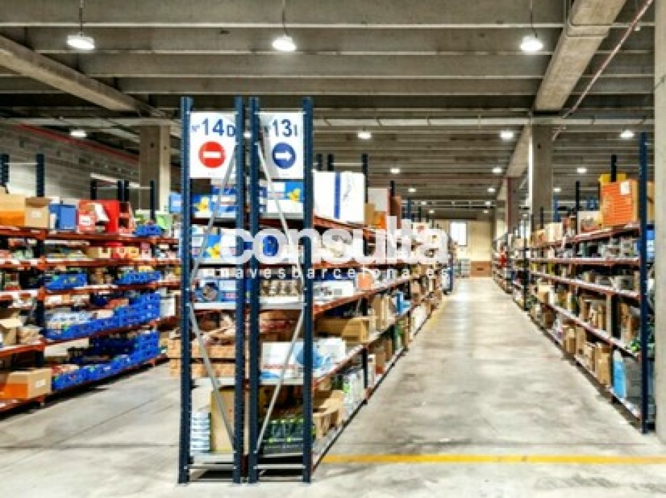 Nave industrial-logística en alquiler en Montcada i Reixac