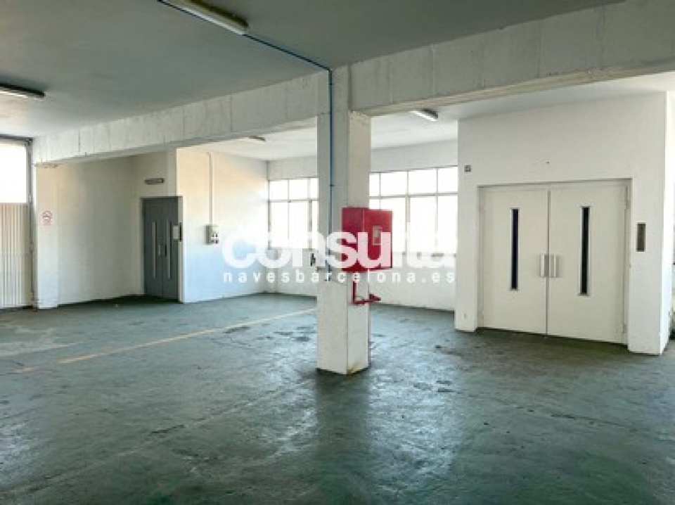 Edificio industrial en alquiler y venta en Hospitalet de Llobregat